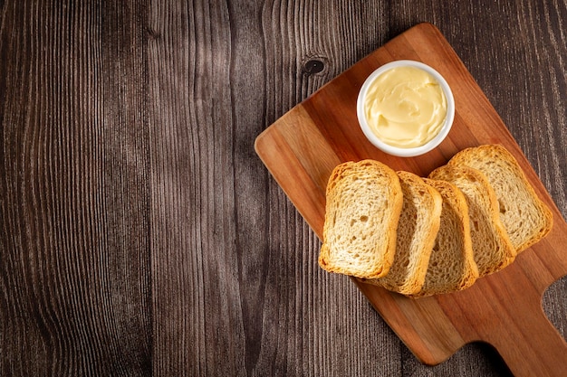 Toast complet sain avec du beurre