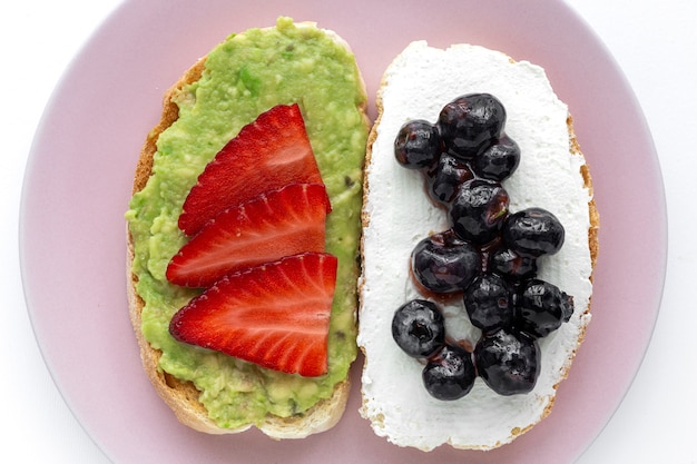 Toast avec différentes garnitures