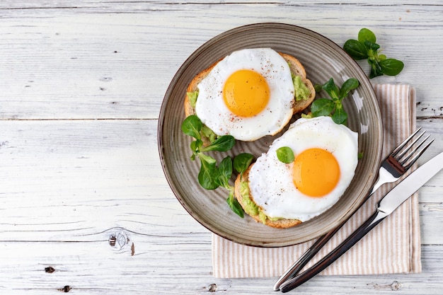 Toast avec œuf au plat