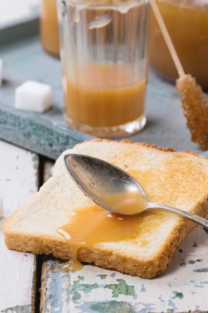 Photo toast à la sauce au caramel