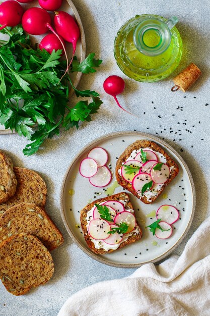 Toasts sains de pain de seigle complet