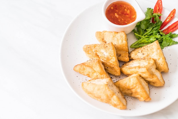 tofu frit - nourriture végétalienne