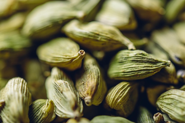 Toile de fond ou texture de gousses de cardamome verte séchée