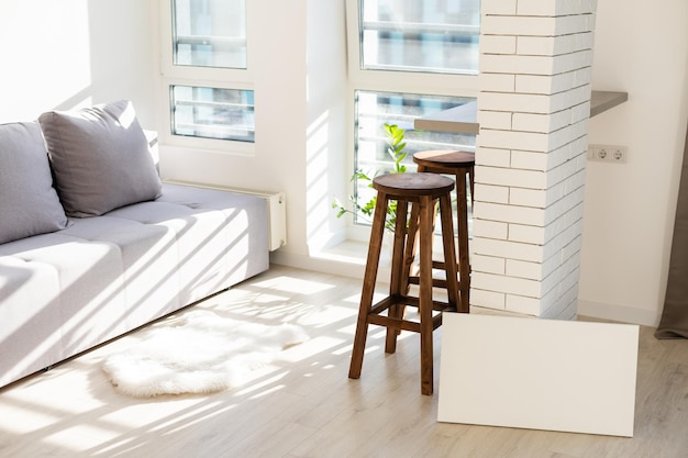 toile photo blanche se dresse dans la chambre