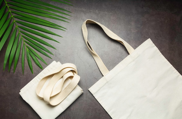 Toile de sac fourre-tout blanc. Maquette de sac à provisions en tissu avec espace de copie.