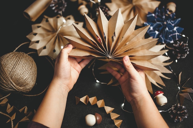 Étoiles de Noël en papier Décoration de Noël écologique Travaux d'aiguille faits à la main