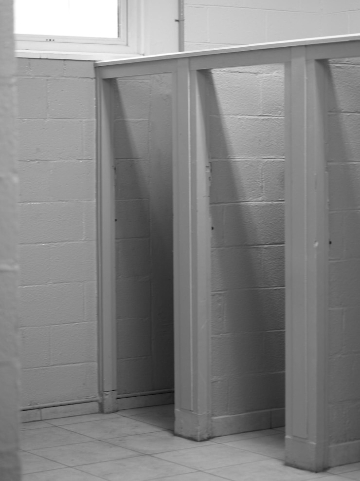 Photo toilettes ouvertes dans les bâtiments