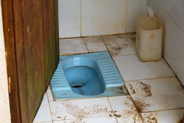 Toilettes publiques à la turque au Sri Lanka