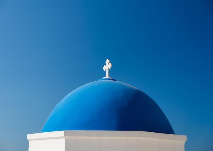 Photo toit en forme de dôme bleu traditionnel dans le village d'oia santorini grèce architecture traditionnelle photo comme fond d'écran