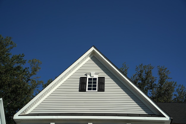 Toit hollandais aux États-Unis maison nouveau bâtiment de classe moyenne supérieure