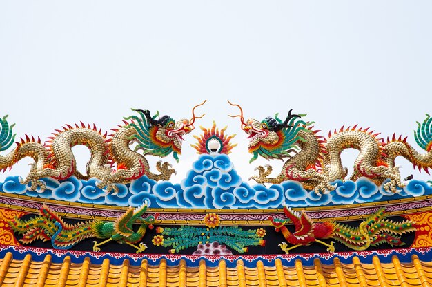 Photo toit de statue de dragon.