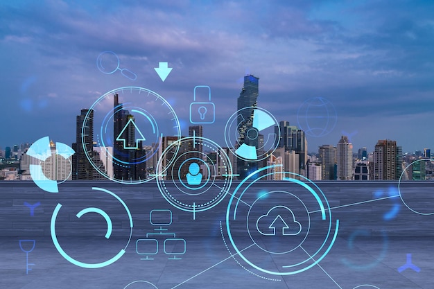 Toit avec terrasse en bois Skyline du coucher du soleil de Bangkok Hologrammes numériques de haute technologie pour optimiser les processus commerciaux en appliquant les nouvelles technologies Centre-ville Double exposition
