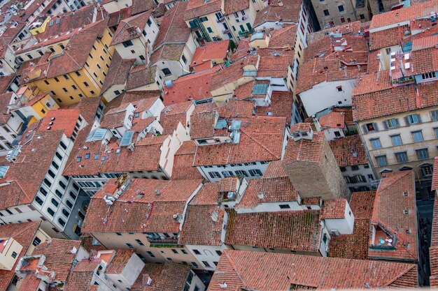 Toits rouges de vieilles maisons Florence vu de la plate-forme d'observation du Campanile di Giotto