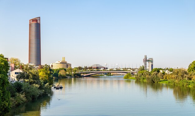 Toits de Séville avec le fleuve Guadalquivir - Espagne, Andalousie