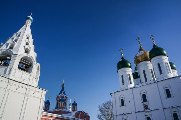 Les toits et les tours des églises orthodoxes de Kolomna région de Moscou Russie