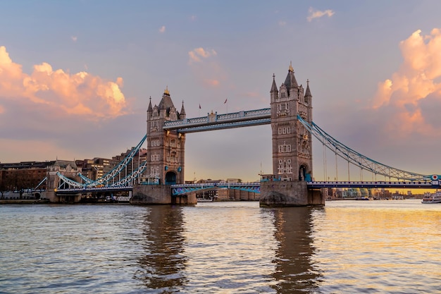 Toits de la ville de Londres avec le paysage urbain de Tower Bridge au Royaume-Uni