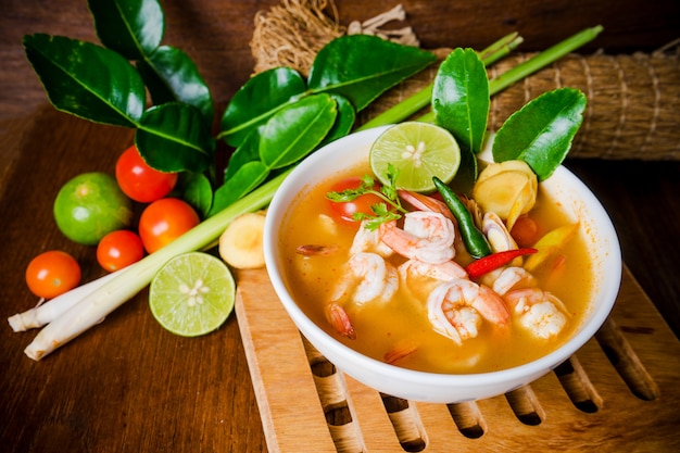 Tom yam kong ou soupe Tom yum