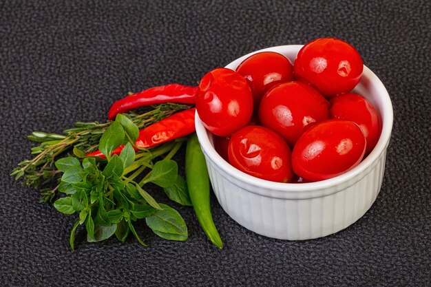 Tomate cerise marinée