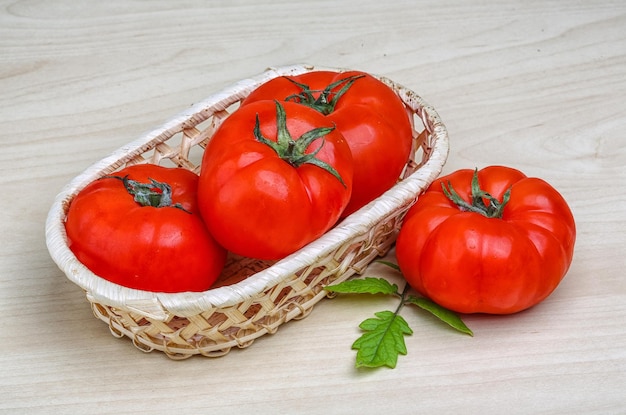 Tomate dans le panier