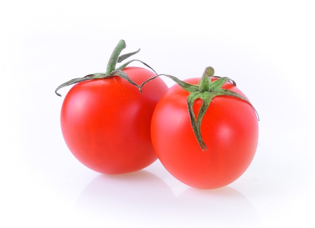 Tomate isolé sur fond blanc