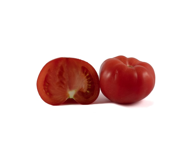 Tomate isolé sur fond blanc