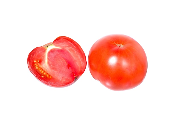 Tomate isolée sur blanc