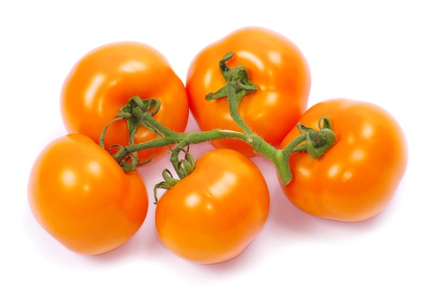 Tomate isolée sur fond blanc