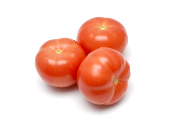 Tomate rouge sur fond blanc