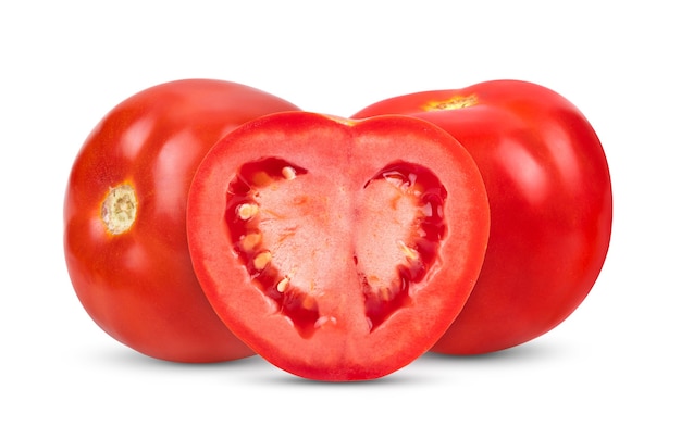 Tomate rouge fraîche isolé sur fond blanc