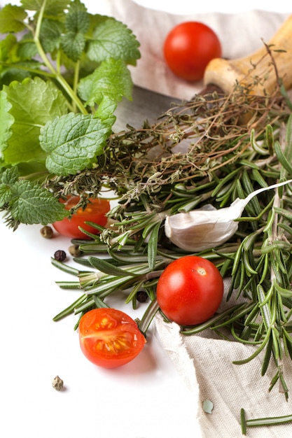 tomates, ail et fines herbes