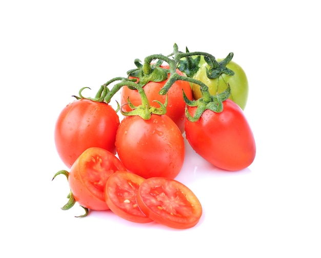 Tomates sur blanc