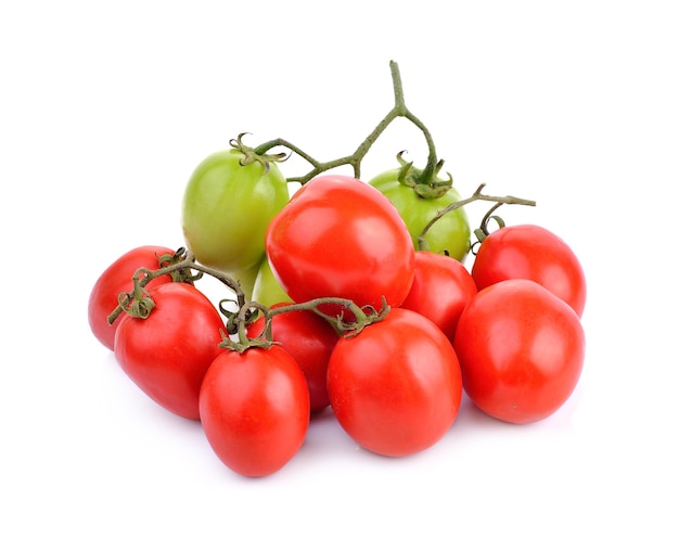 Tomates sur blanc