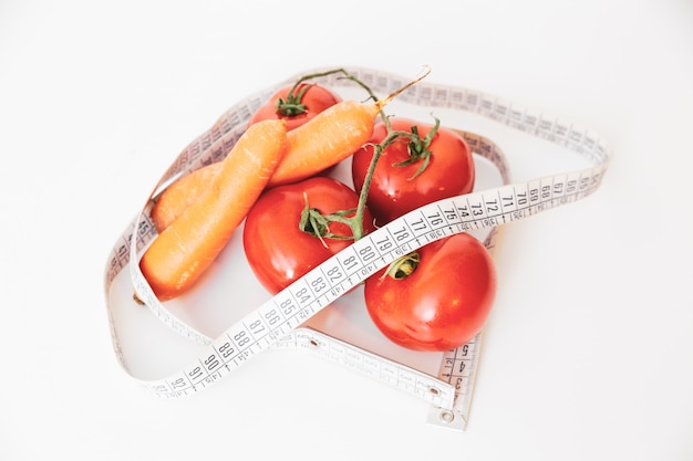 Tomates et carottes, aliments idéaux pour une alimentation saine