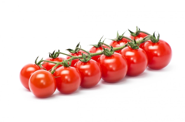 Tomates cerises sur blanc