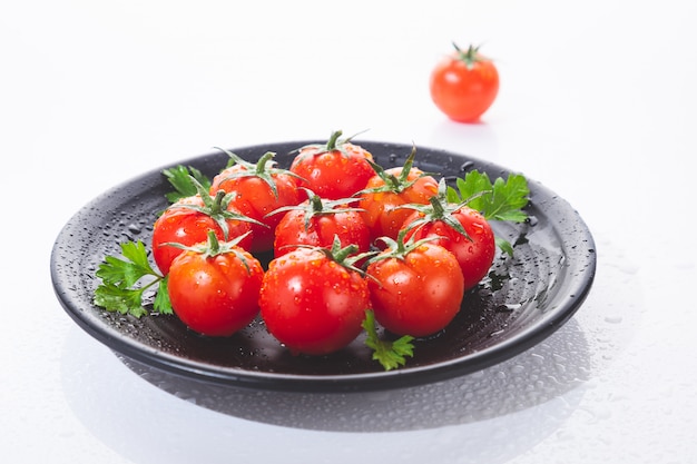 Tomates cerises fraîches