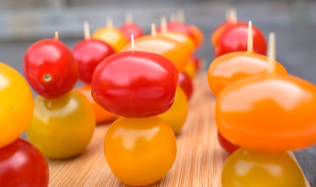 Tomates cocktail préparées pour une collation