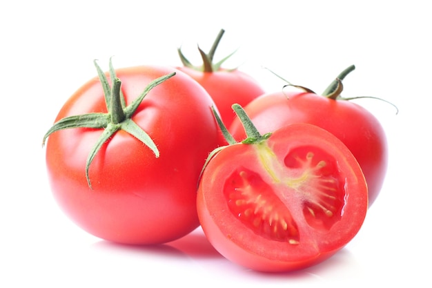 Tomates sur fond blanc