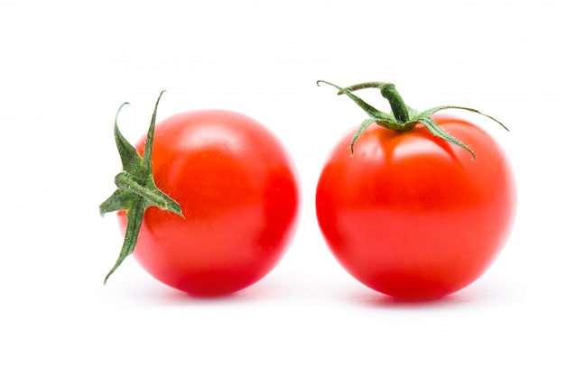 Tomates sur fond blanc