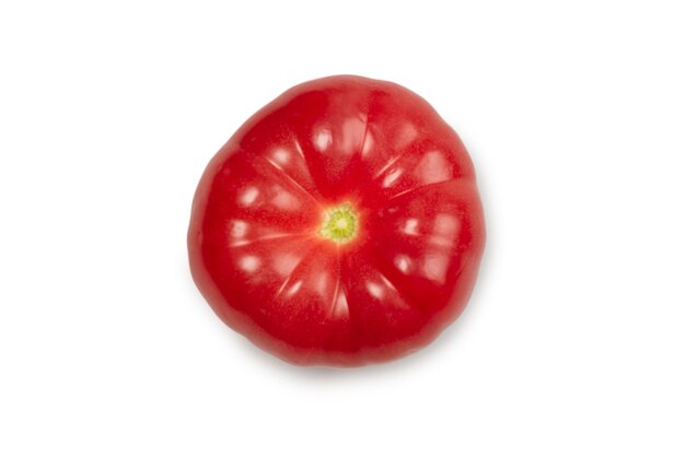 Tomates fraîches rouges isolées sur fond blanc