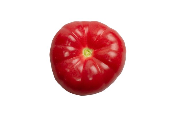 Tomates fraîches rouges isolées sur fond blanc