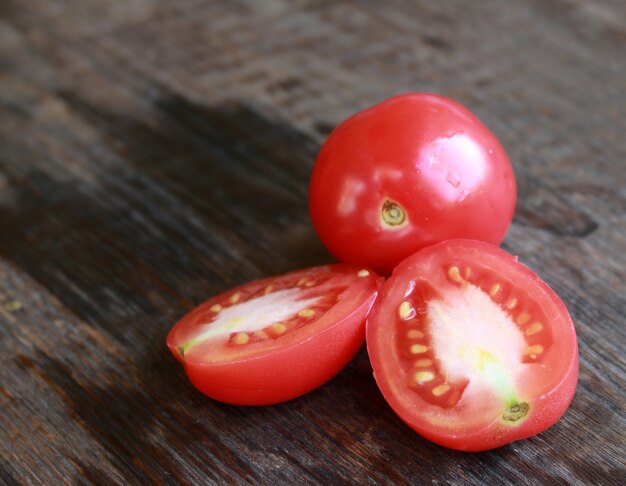 Tomates fraîches rouges