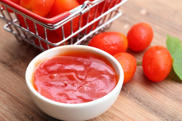 Tomates fraîches en sauce