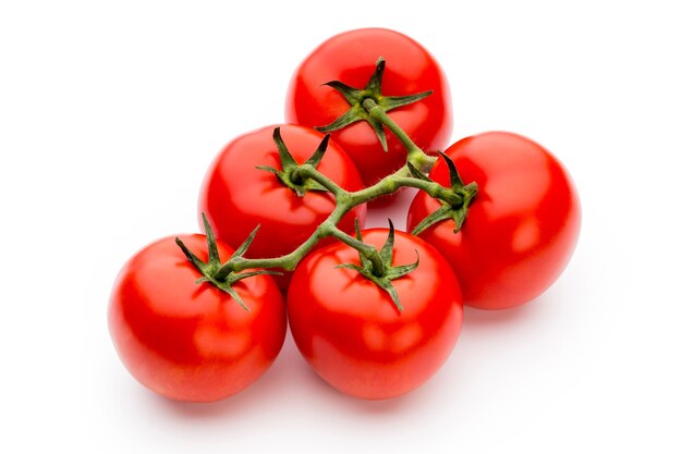 Tomates isolés sur blanc