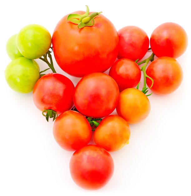 Tomates isolés sur blanc