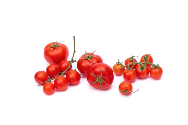 Tomates isolés sur fond blanc