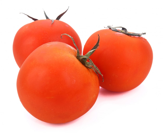 Tomates isolés sur fond blanc