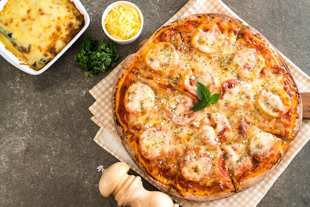 tomates pizza sur la table