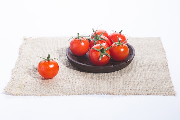 Tomates en plaque de bois