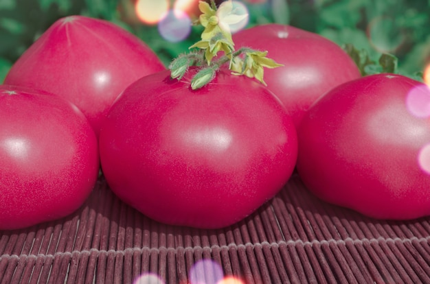 Tomates roses naturelles.