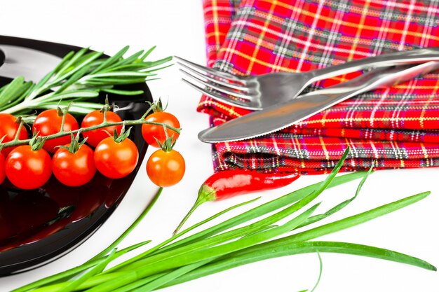 Tomates rouges sur fond blanc